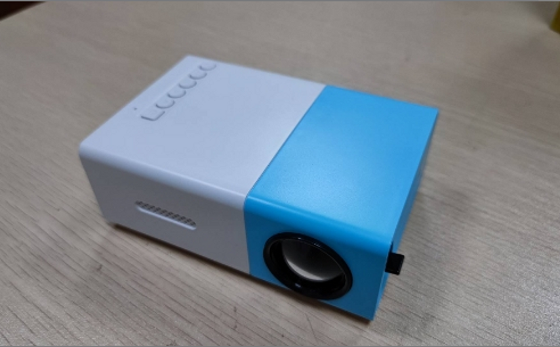 Mini Projector - HotEcomm